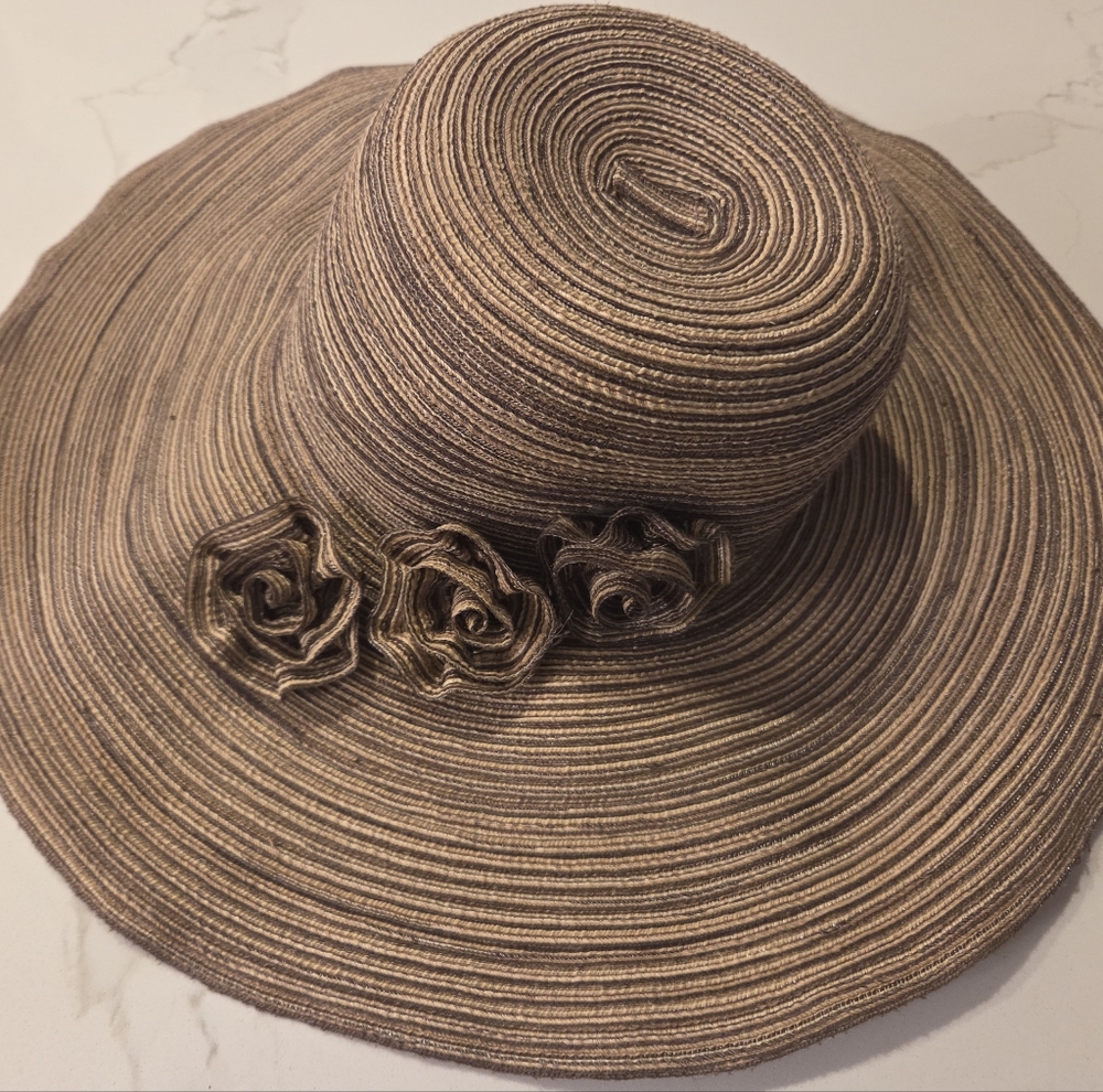 100% Cotton Woven Wide Brim Sun Hat With Cute Flower Details